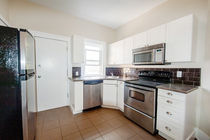199 Overdale St, Winnipeg, MB for sale - Building Photo - Image 2 of 12