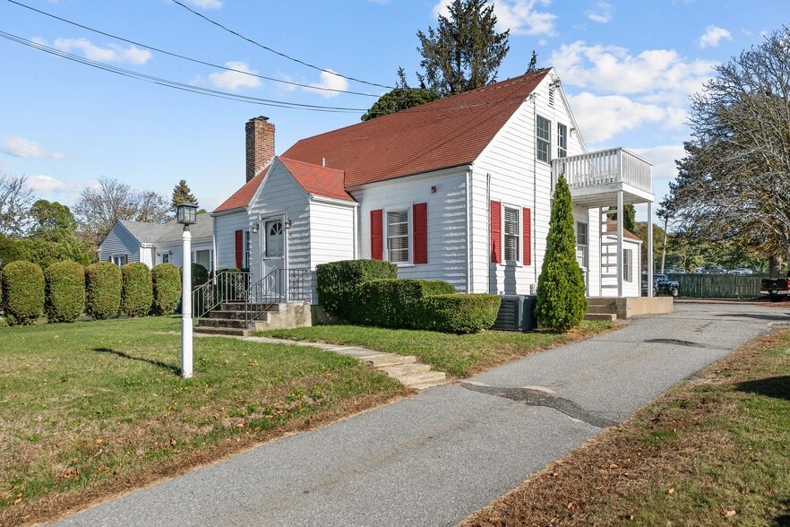74 Valley Rd, Middletown, RI for sale - Building Photo - Image 2 of 48