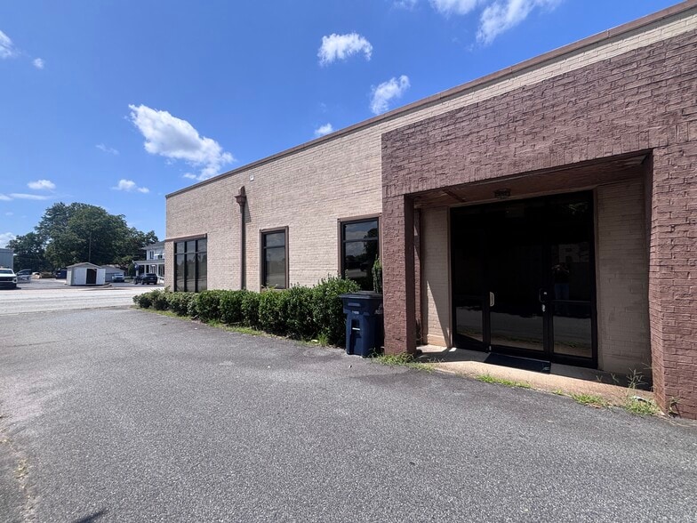 1212 N Main St, Anderson, SC for lease - Building Photo - Image 2 of 2