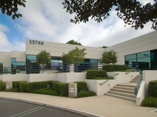 13700 Alton Pky, Irvine, CA à louer - Photo du bâtiment - Image 2 de 7