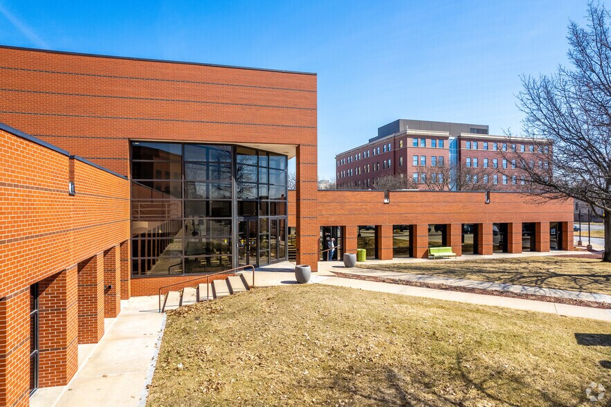 600 E Court Ave, Des Moines, IA à louer - Photo du bâtiment - Image 2 de 8