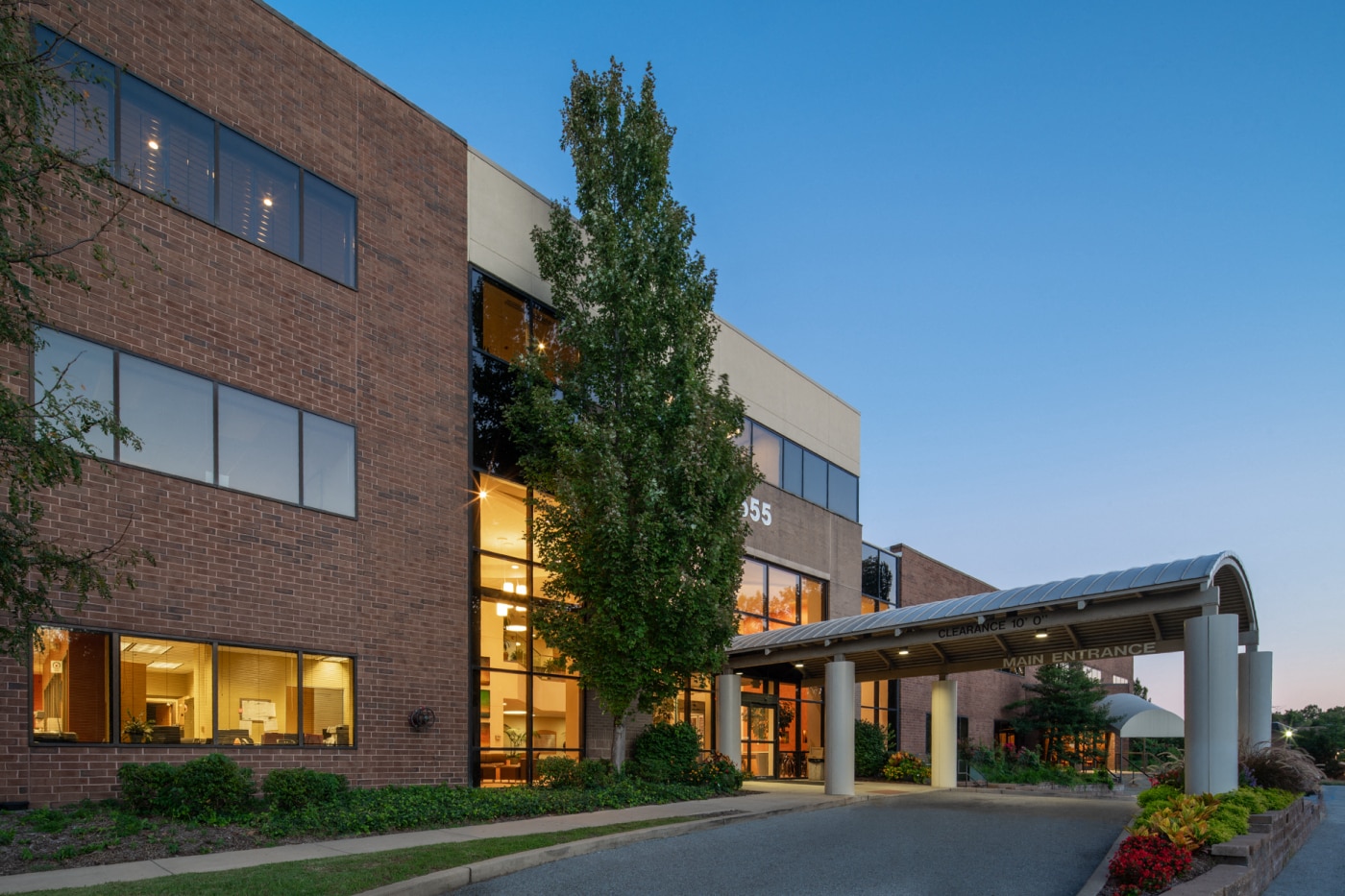 555 N New Ballas Rd, Creve Coeur, MO for lease Primary Photo- Image 1 of 5