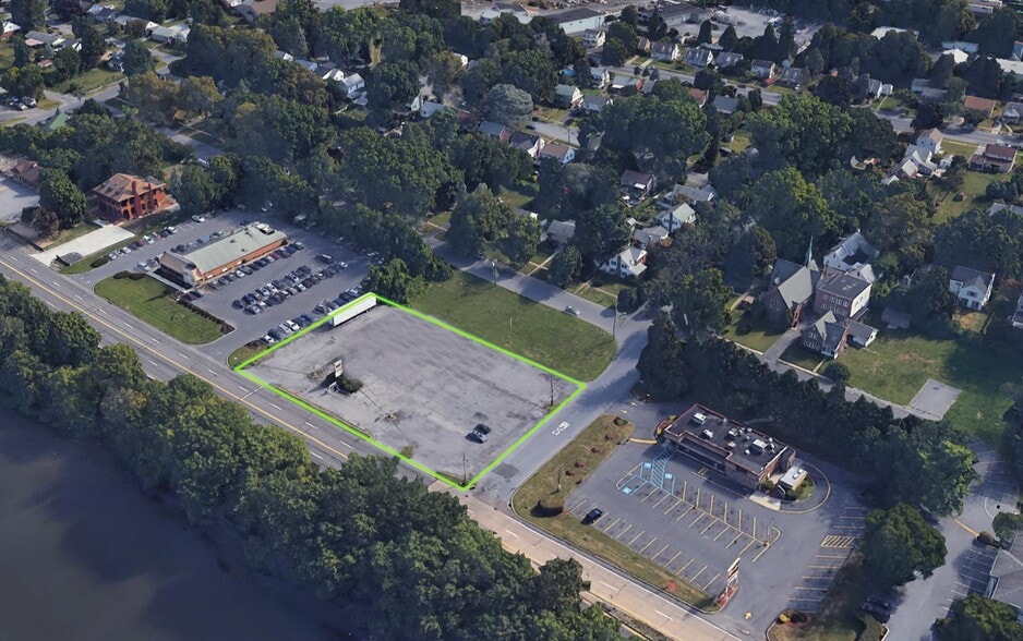 4001 N Front St, Harrisburg, PA for lease - Primary Photo - Image 1 of 3