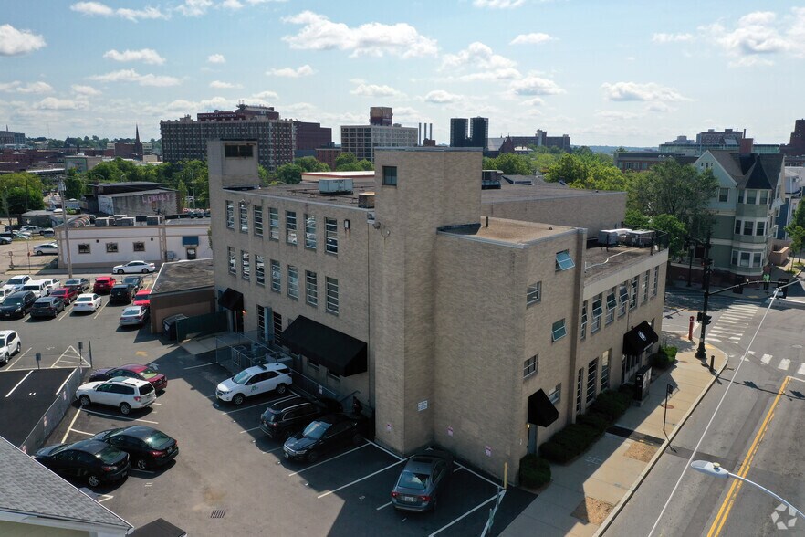 151 Broadway, Providence, RI à louer - Photo du bâtiment - Image 2 de 5