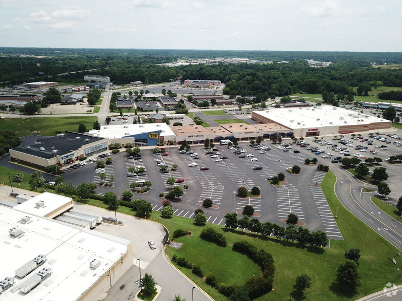 723 Southpark Blvd, Colonial Heights, VA for sale - Primary Photo - Image 1 of 1