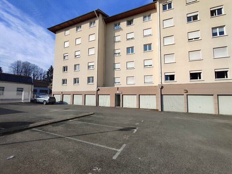 Bureau dans Bourgoin-Jallieu à vendre - Photo du bâtiment - Image 3 de 12