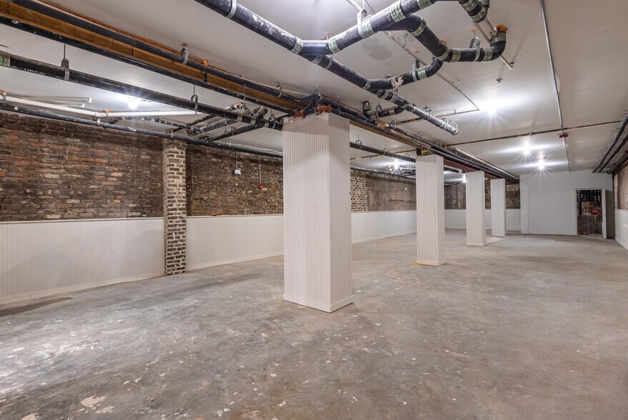 23 W Broughton St, Savannah, GA à louer - Photo du bâtiment - Image 2 de 12