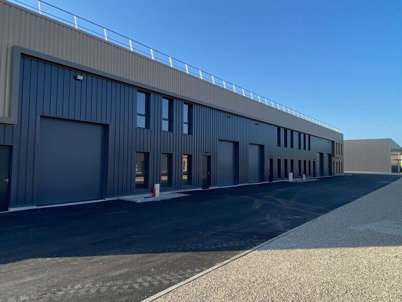 Flex in Genay for lease - Building Photo - Image 2 of 4