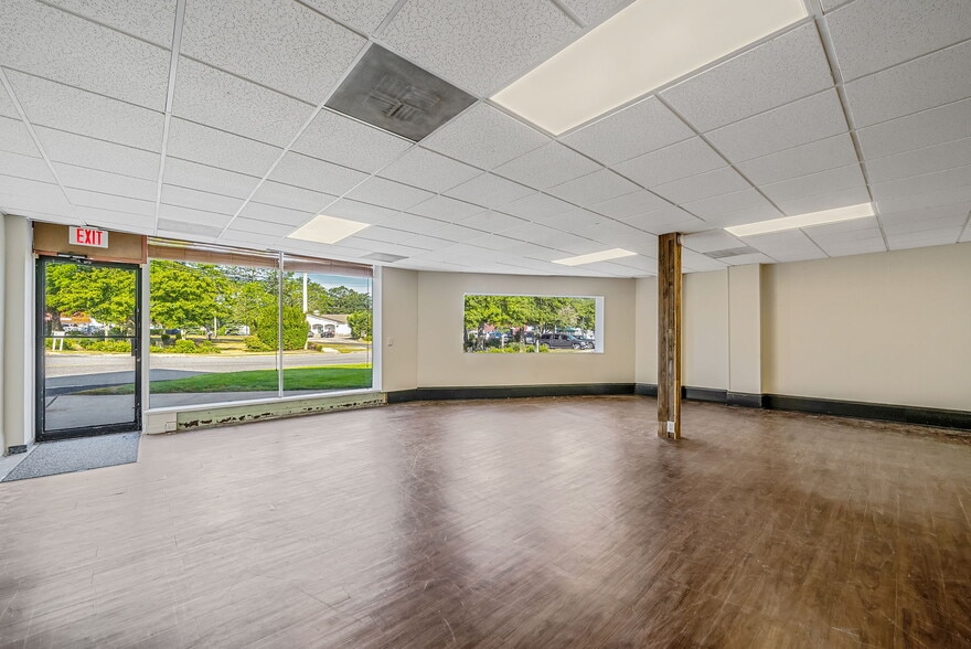10200 Main Rd, Mattituck, NY for lease - Building Photo - Image 2 of 24