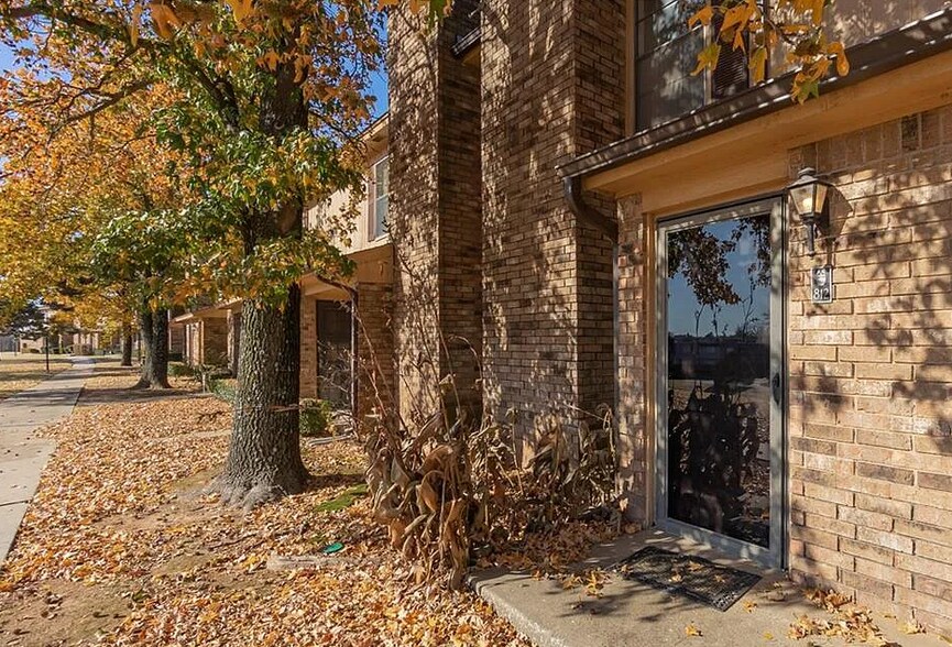 812 Two Forty Pl, Oklahoma City, OK à vendre - Photo du bâtiment - Image 3 de 30
