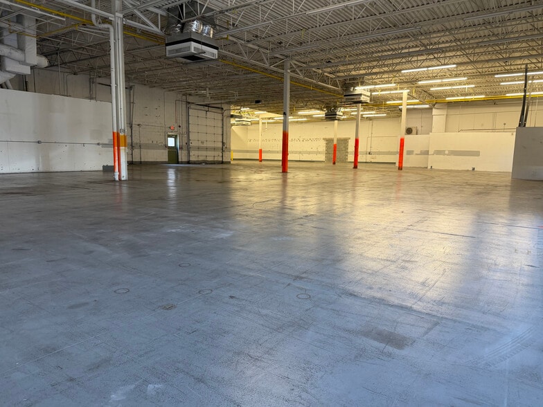 185 New Boston St, Woburn, MA for lease - Interior Photo - Image 2 of 8