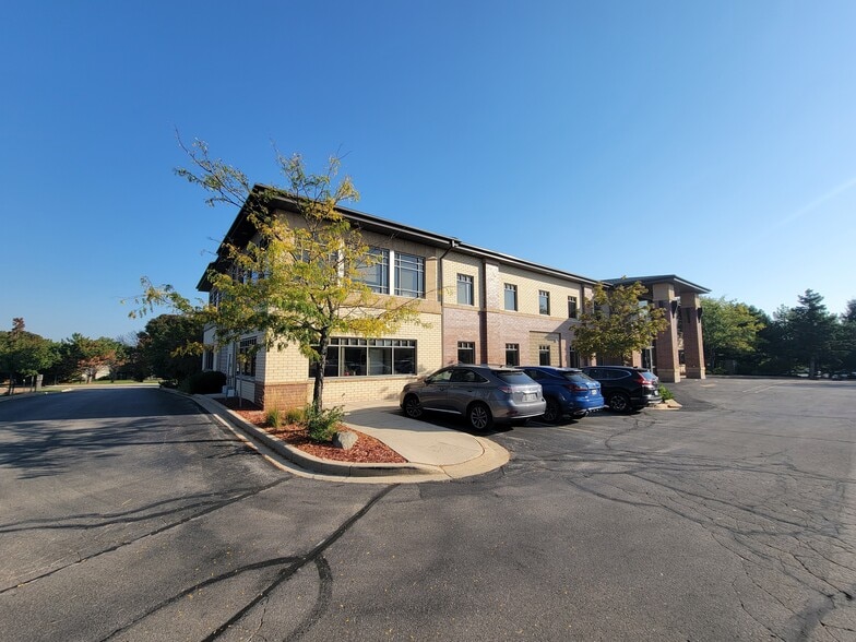 12555 W National Ave, New Berlin, WI for lease - Building Photo - Image 2 of 10