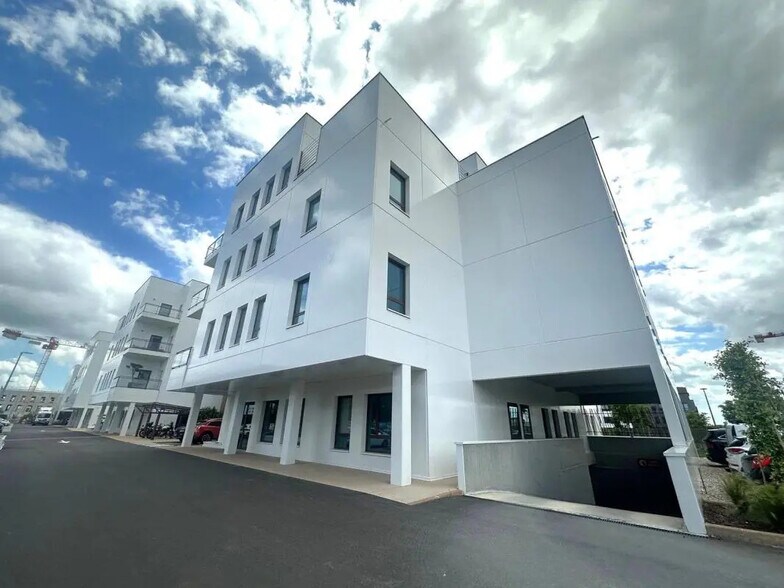 Office in Genas for sale - Building Photo - Image 3 of 6