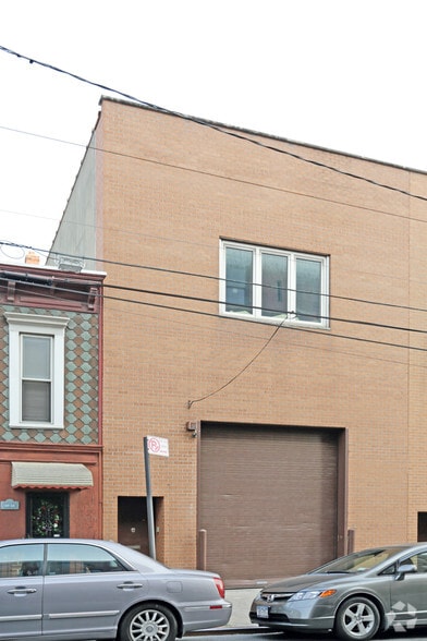 39-20 Crescent St, Long Island City, NY à louer - Photo principale - Image 1 de 3