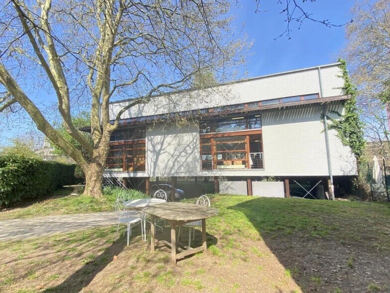 Bureau dans Issy-les-Moulineaux à louer - Photo du bâtiment - Image 3 de 8