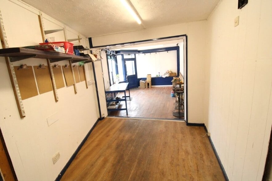 5 Whitehouse Rd, Swindon for sale - Interior Photo - Image 3 of 7