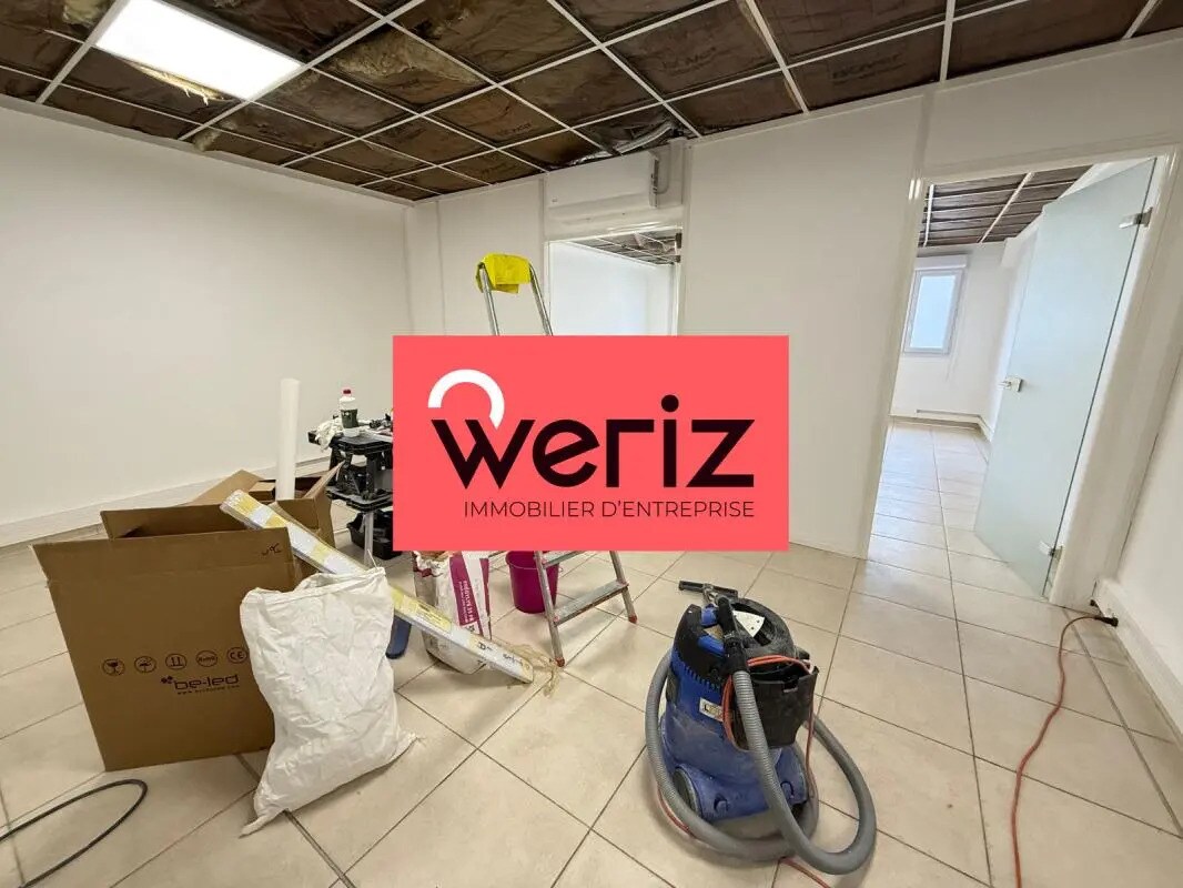 Office in Meyreuil for lease Building Photo- Image 1 of 9