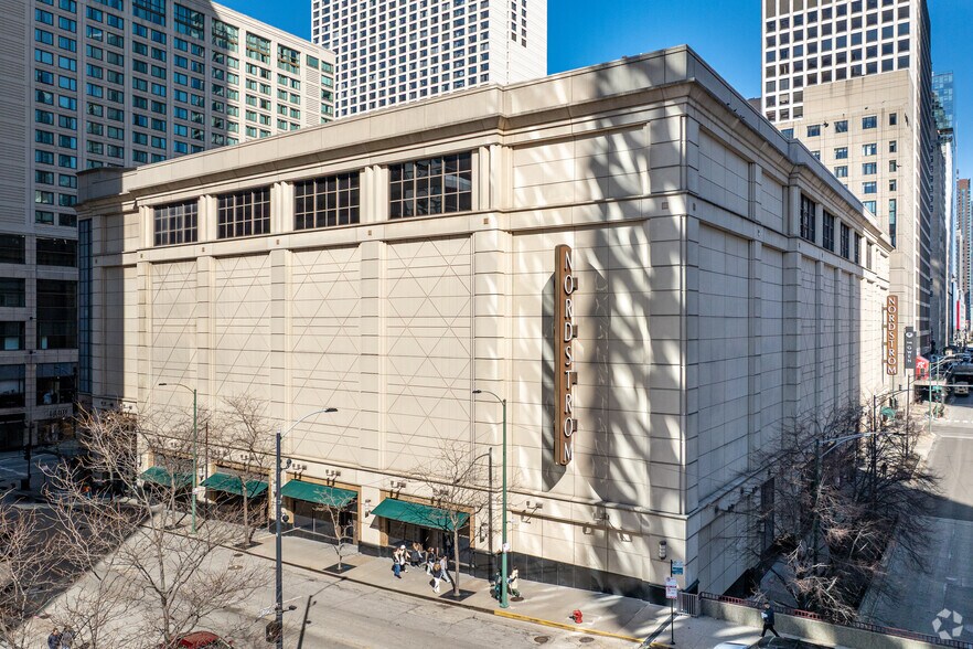 55 E Grand Ave, Chicago, IL à louer - Photo du bâtiment - Image 2 de 6
