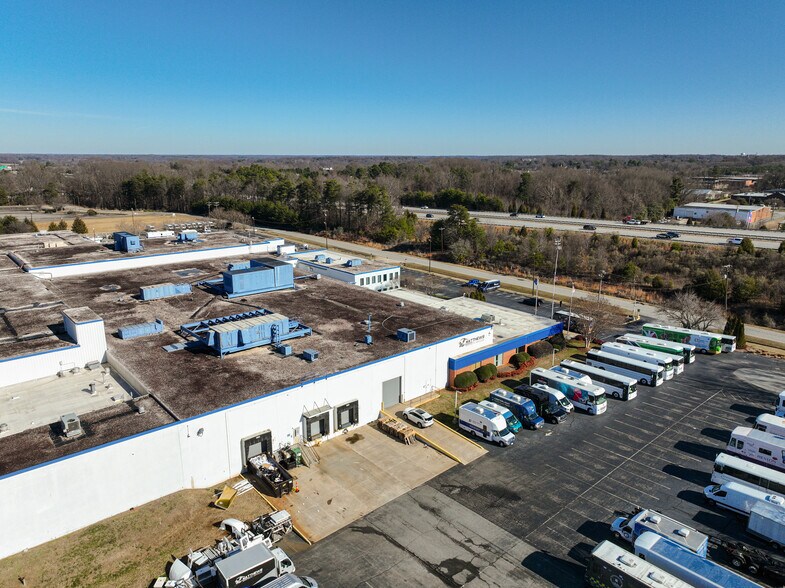 211 American Ave, Greensboro, NC à vendre - Photo du bâtiment - Image 2 de 10