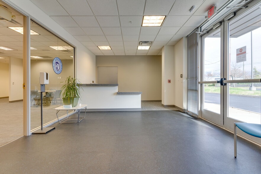 1809 Dabbs Ave, Nashville, TN for sale - Interior Photo - Image 3 of 7