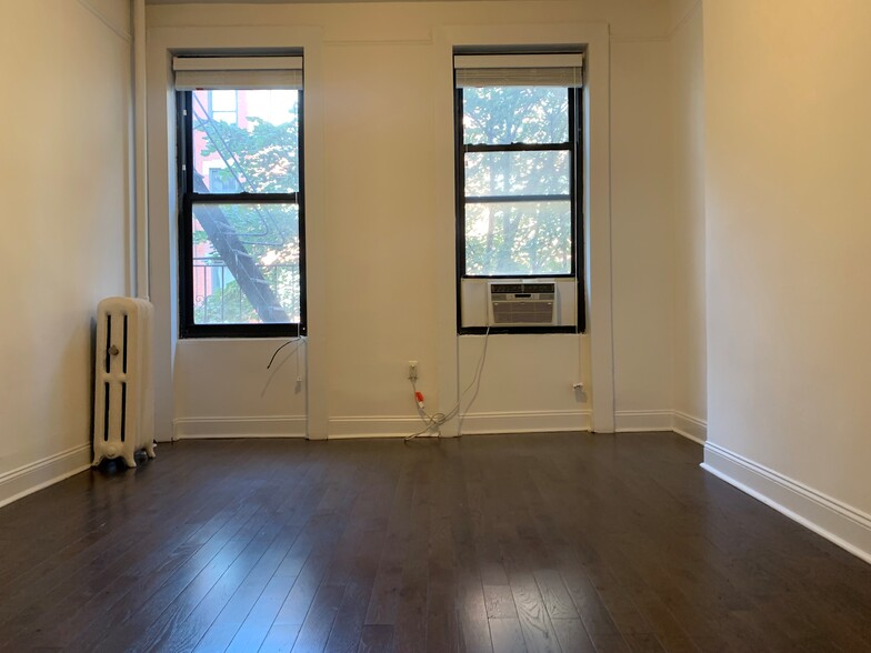 514 E 81st St, New York, NY à vendre - Photo du bâtiment - Image 3 de 9