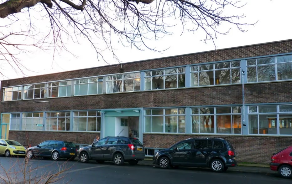 1 Commercial Rd, Eastbourne for lease - Building Photo - Image 1 of 11