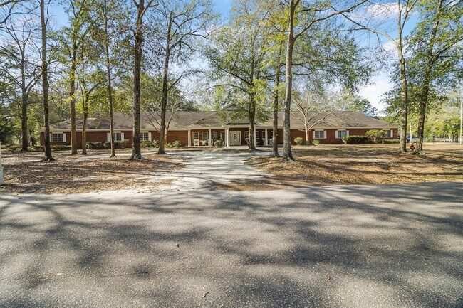 More details for 100 W Lake Professional Park, Geneva, AL - Health Care for Sale