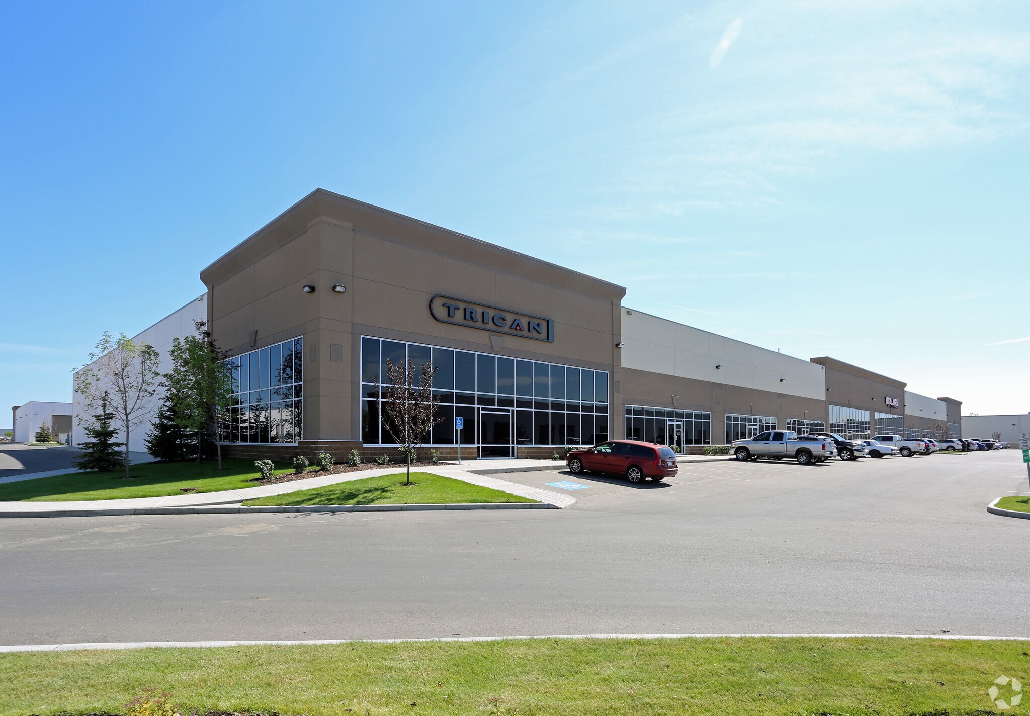 7207-7235 68 Ave NW, Edmonton, AB à vendre Photo du bâtiment- Image 1 de 1