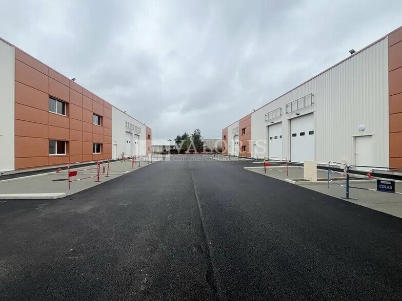 2 Rue Augustin Fresnel, Chassieu for lease - Building Photo - Image 2 of 10