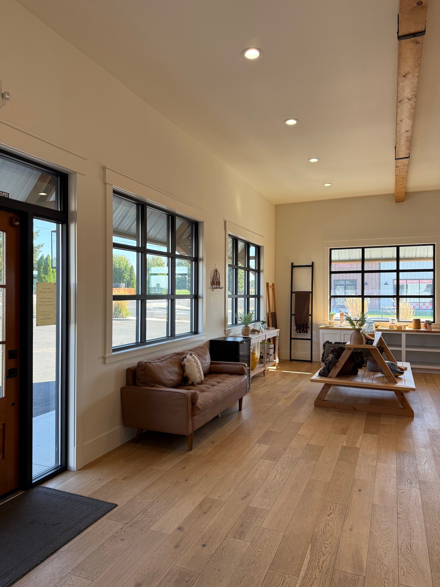 101 W Northstone Pky, Zillah, WA for lease Building Photo- Image 1 of 3