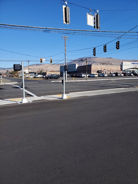 3732 S 6th St, Klamath Falls, OR à vendre - Photo du bâtiment - Image 3 de 10