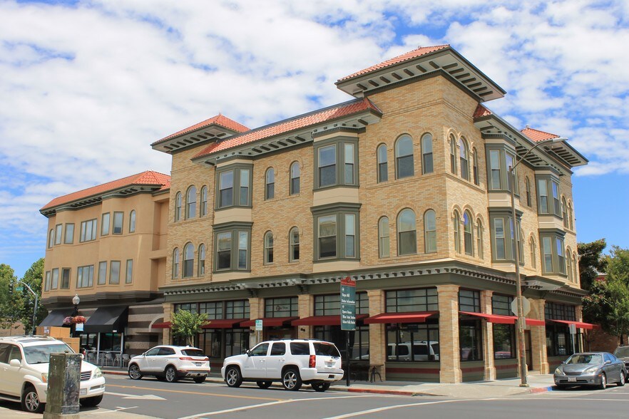 1001 2nd St, Napa, CA à louer - Photo du bâtiment - Image 2 de 2