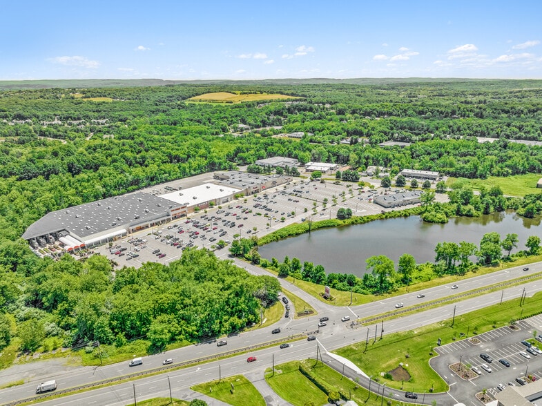 225-273 Wilbur Cross Hwy, Berlin, CT for lease - Building Photo - Image 3 of 15