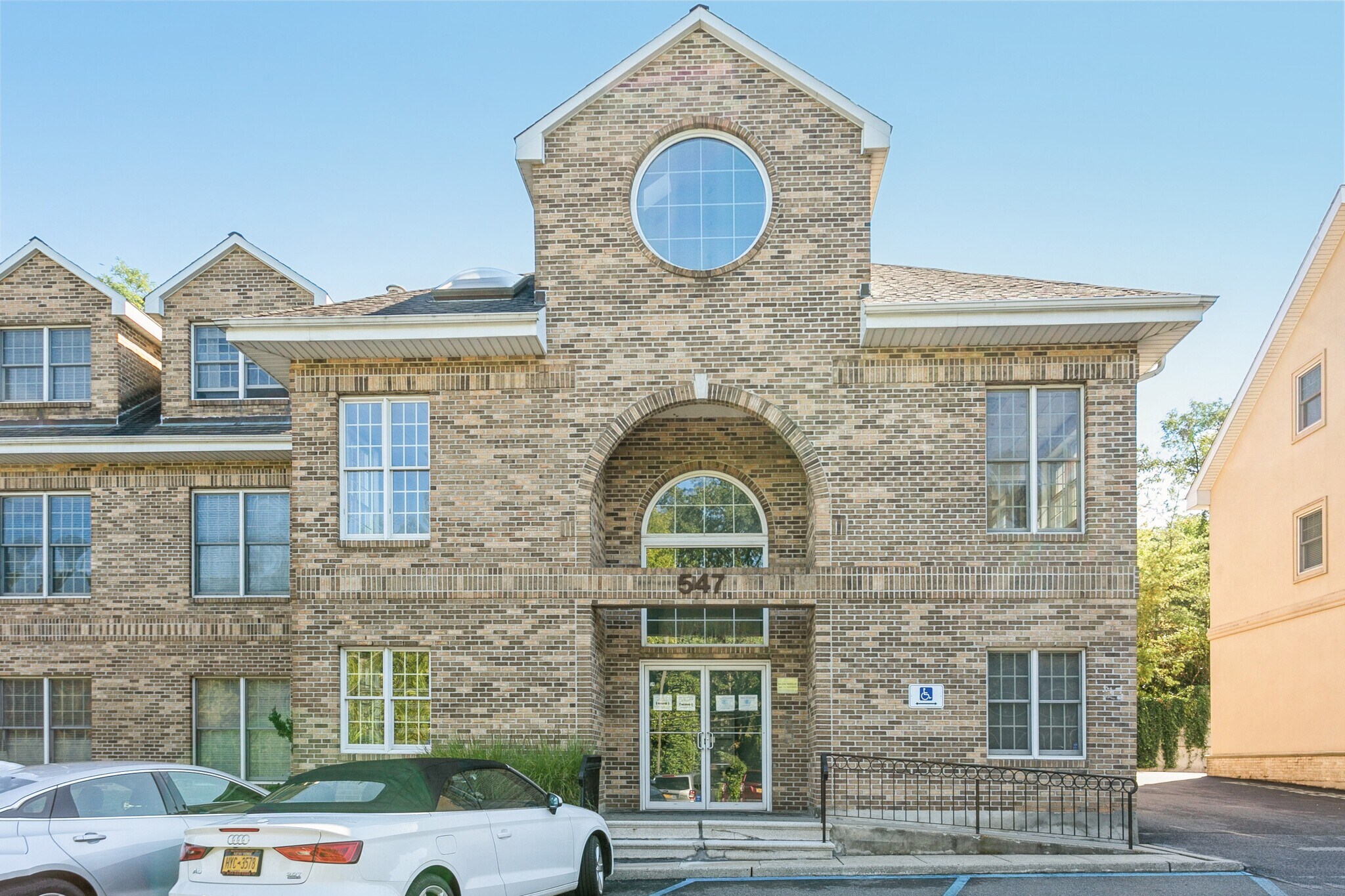 545-547 Saw Mill River Rd, Ardsley, NY à louer Photo du bâtiment- Image 1 de 12