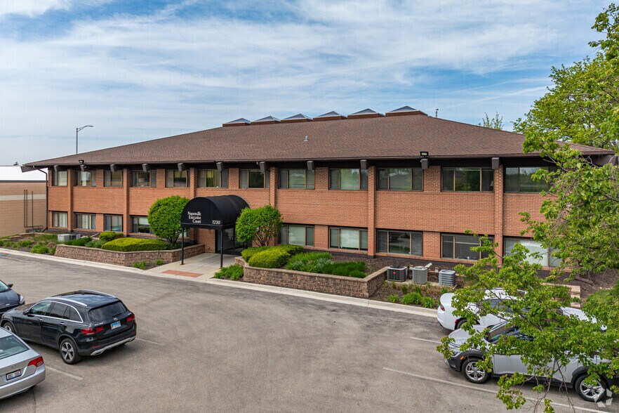 1220-1280 Iroquois Ave, Naperville, IL à louer - Photo du bâtiment - Image 2 de 12