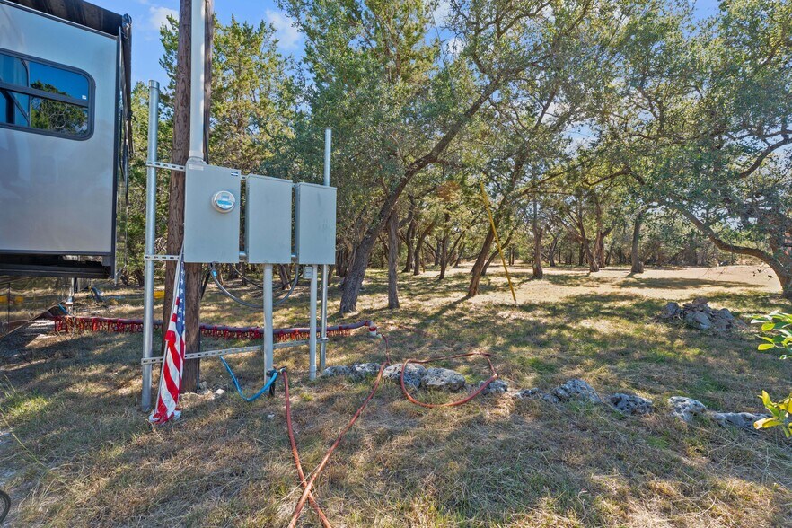 217 Southern Dr, Johnson City, TX à louer - Photo du bâtiment - Image 3 de 20