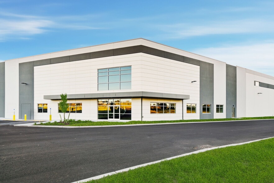 23 Cape Rd, Mendon, MA for lease - Building Photo - Image 1 of 6