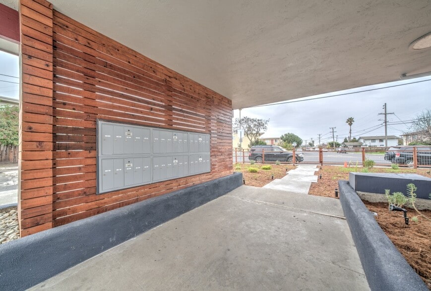 399 Schafer Rd, Hayward, CA for sale - Building Photo - Image 2 of 12