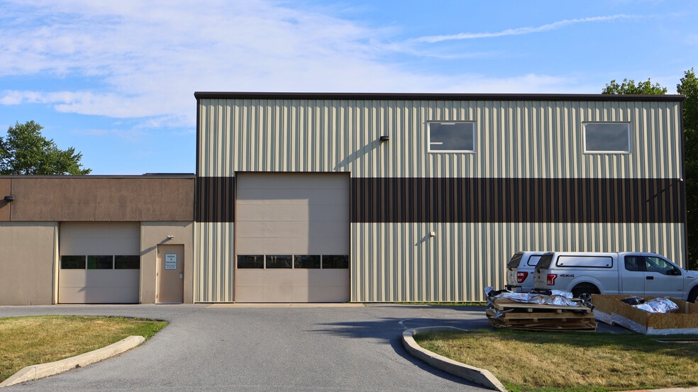 6330-6332 Flank Dr, Harrisburg, PA for sale - Building Photo - Image 1 of 26