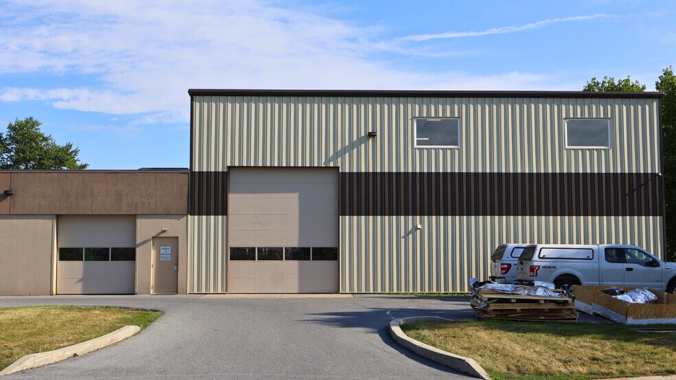 6330-6332 Flank Dr, Harrisburg, PA à louer - Photo du bâtiment - Image 2 de 26