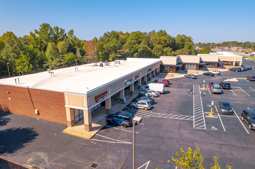 5529-5559 W Market St, Greensboro, NC for lease - Building Photo - Image 3 of 14