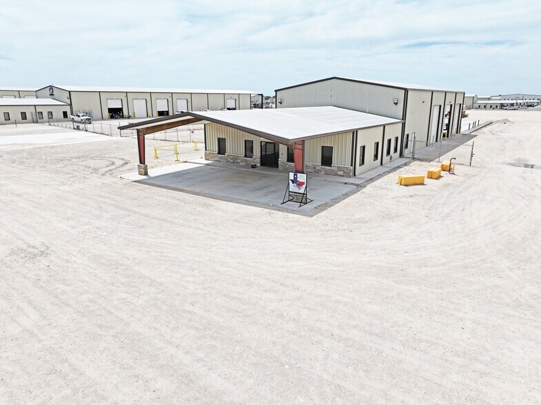 13800 W Interstate 20 E, Odessa, TX à louer - Photo du bâtiment - Image 1 de 64