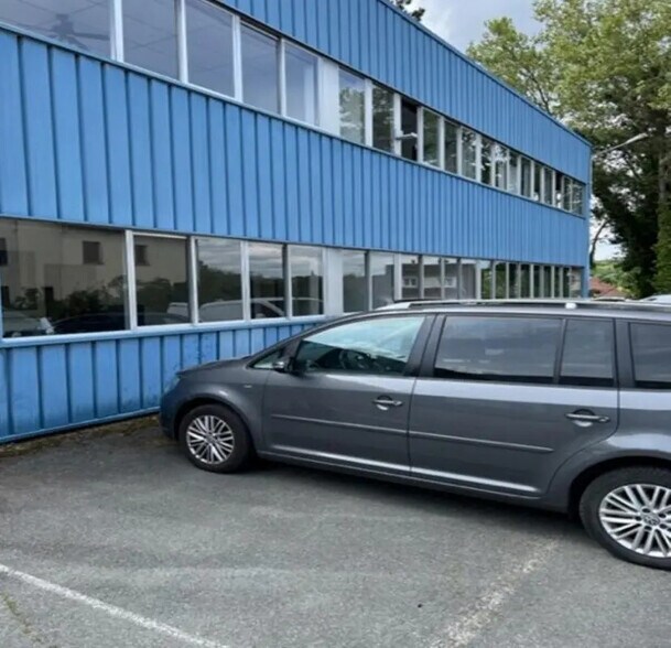 22 Avenue Du Château, SAINT-OUEN-L'AUMONE à louer - Photo du bâtiment - Image 3 de 3