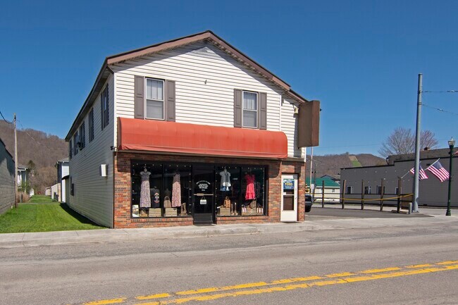 Plus de détails pour 439 Main Street, Rainelle, WV - Commerce de détail à vendre