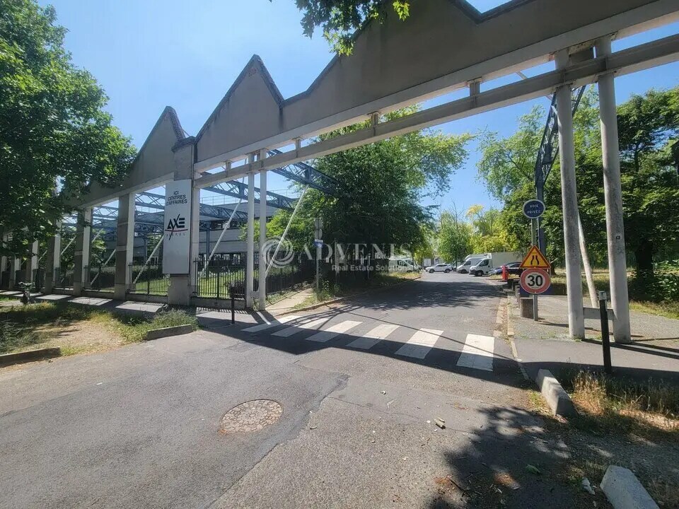 Office in Saint-Denis for lease Building Photo- Image 1 of 11