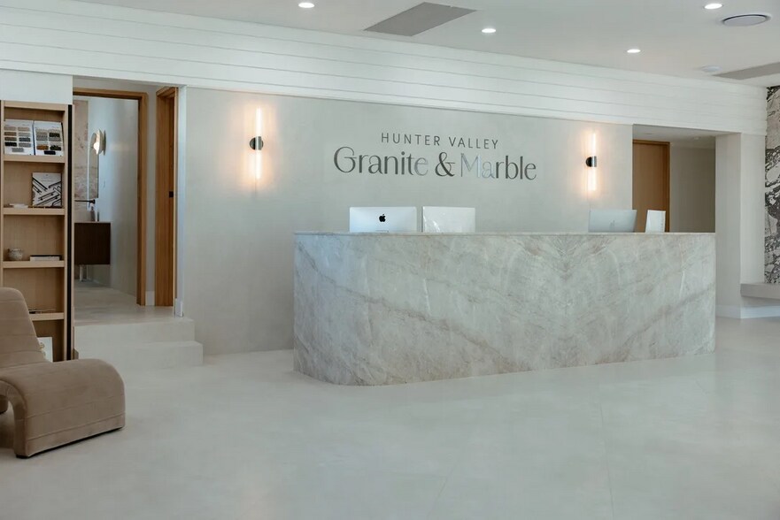 793 Hunter St, Newcastle West for sale - Interior Photo - Image 2 of 7