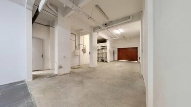 Retail in Santa Coloma de Gramenet, Barcelona for lease Interior Photo- Image 2 of 6