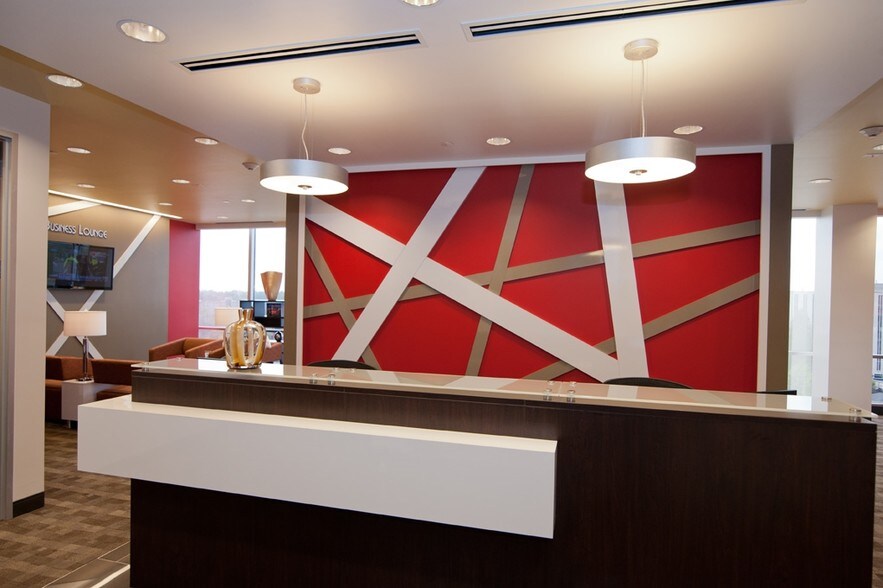 1 W Court Sq, Decatur, GA à louer - Photo du bâtiment - Image 2 de 10