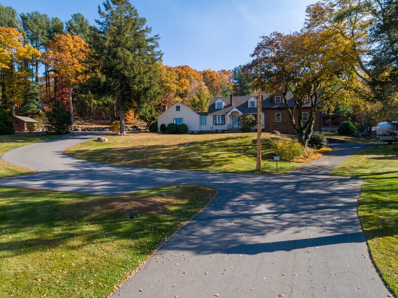 47 Hartford Tpke, Tolland, CT for sale - Primary Photo - Image 1 of 40