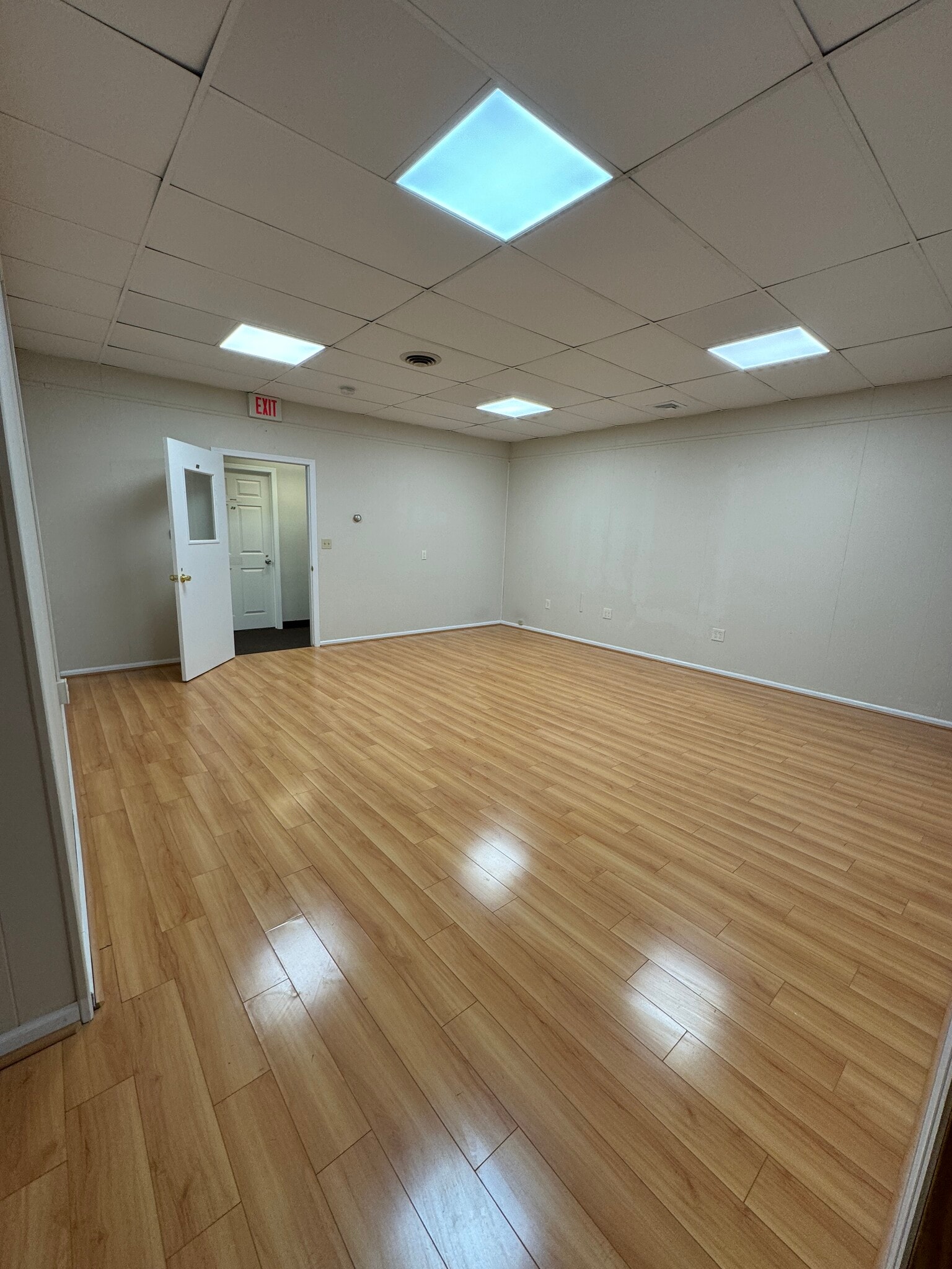 470 Ridgedale Ave, East Hanover, NJ for lease Interior Photo- Image 1 of 12